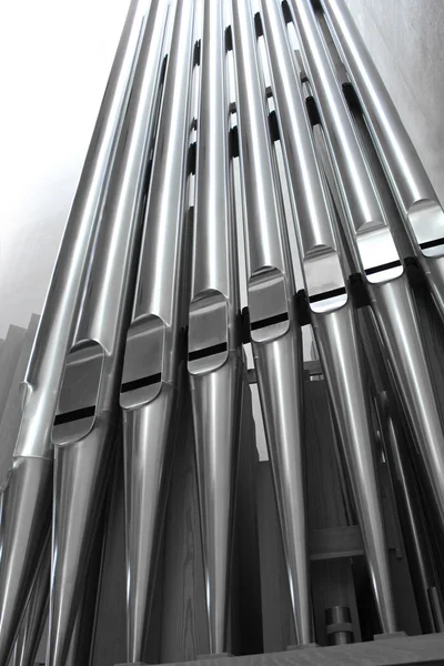 Moderne orgelpijpen sluiten — Stockfoto