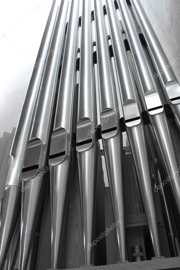 Modern organ pipes close