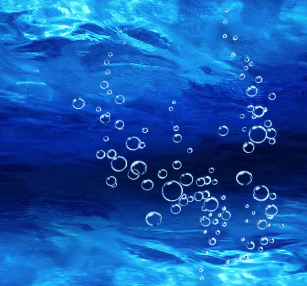 Bulles bleu profond sous l'eau — Photo