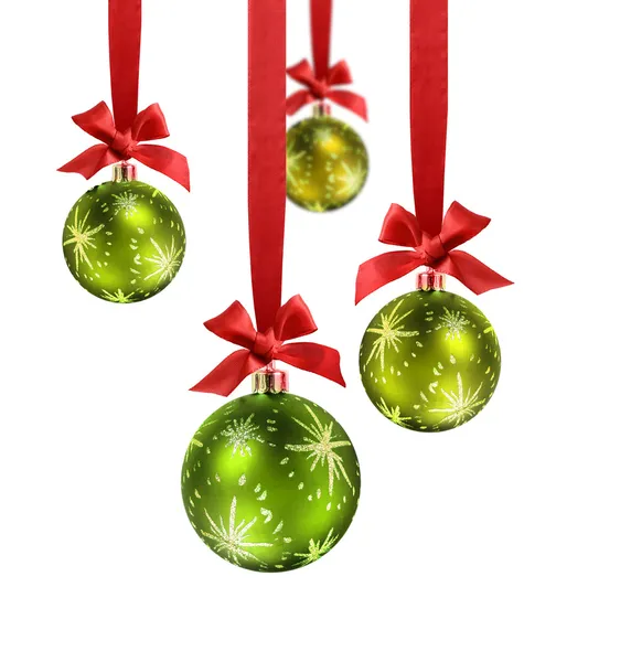 Зелені різдвяні кульки червона стрічка — стокове фото
