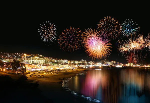 Vakantie resort vuurwerk — Stockfoto