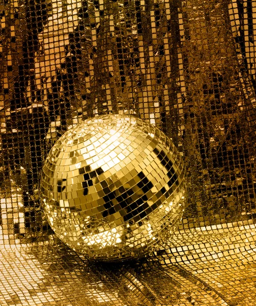 Zlatá disco zrcadlová koule — Stock fotografie