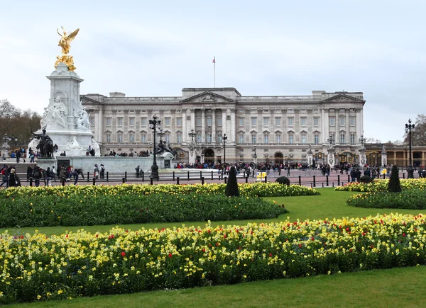 Buckingham Palace in spring — Stock Photo, Image