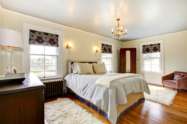 Elegante dormitorio de lujo interior . — Foto de Stock