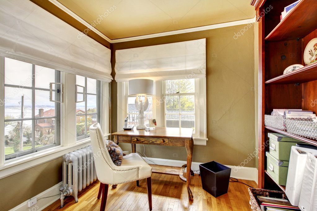 kantoor aan huis gezellig en elegant interieur — Stockfoto ... kantoor aan huis gezellig en elegant interieur — Stockfoto ...