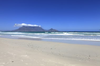 Sunset beach ile Masa Dağı, cape town, Güney Afrika.