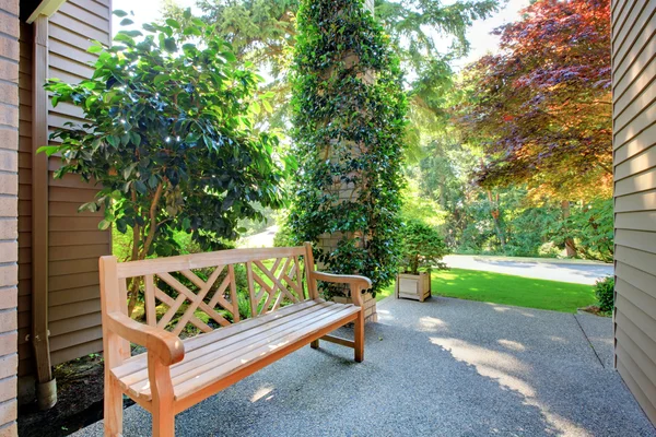 Front entrance bench with summer landscape. — Stock Photo, Image