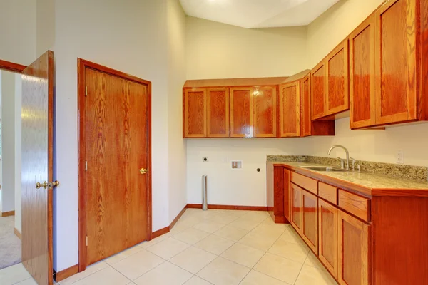 Large room with build in cabinet and white — Stock Photo, Image