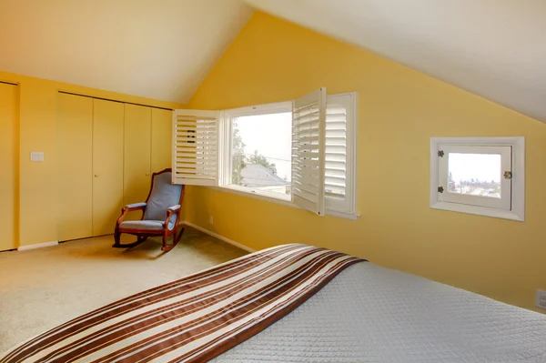 Cozy simple guest bedroom with vaulted ceiling — Stock Photo, Image