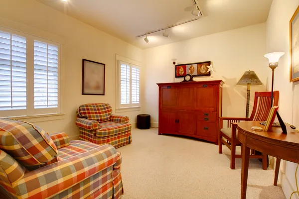 Útulný rodinný pokoj s dvěma křesly. — Stock fotografie