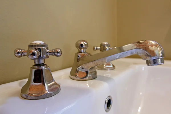 Macro de robinet de salle de bain antique — Photo
