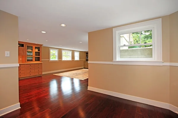 Luxury basement with cherry hardwood and kitchen — Stock Photo, Image
