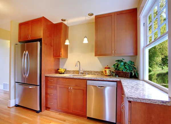 Beautiful new cherry kitchen with hardwood — Stock Photo, Image