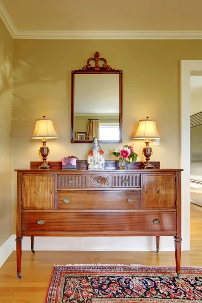 Роскошная антикварная мебель в элегантном доме . — стоковое фото