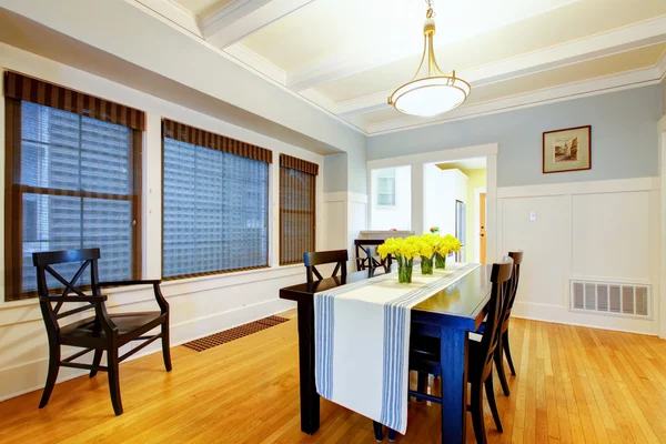 Nice cinza casa azul sala de jantar interior . — Fotografia de Stock