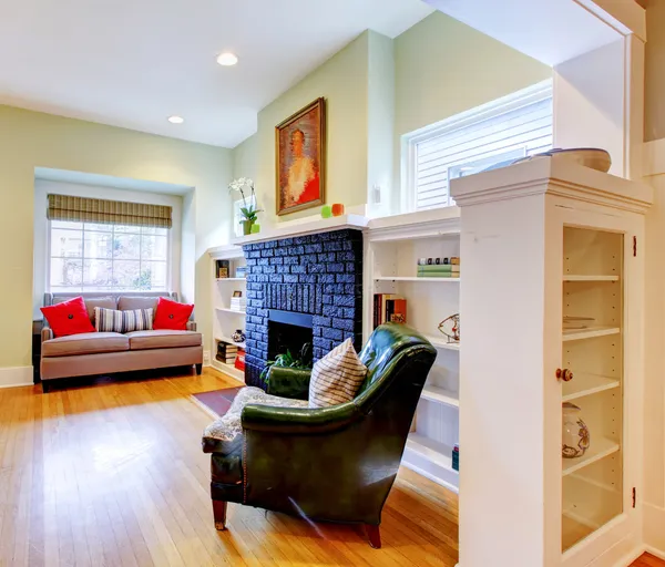 Pequeña casa antigua clásica sala de estar interior . —  Fotos de Stock