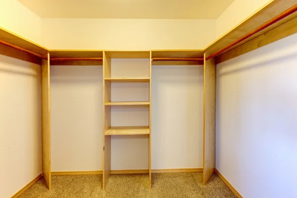 Nuevo armario vacío habitación . — Foto de Stock