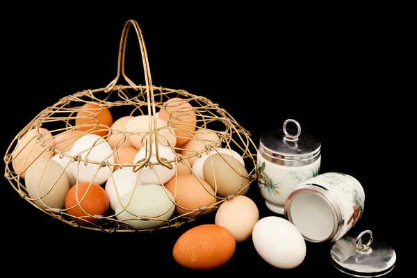 Huevos con Coddlers y Canasta —  Fotos de Stock