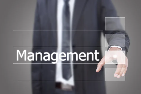 Geschäftsmann drückt Management-Wort auf Touchscreen-Oberfläche. — Stockfoto