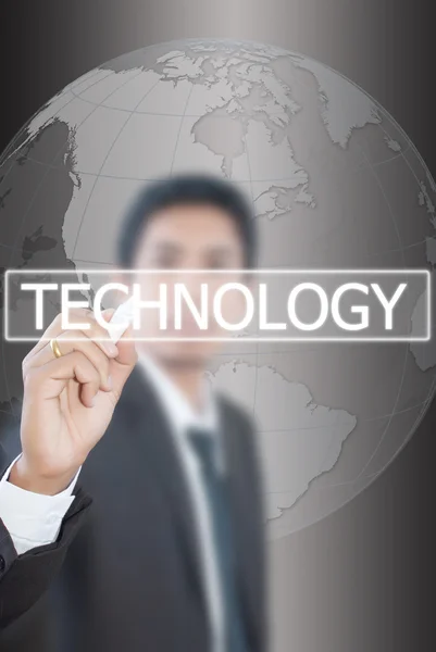 Empresário escrever palavra Tecnologia no quadro branco . — Fotografia de Stock