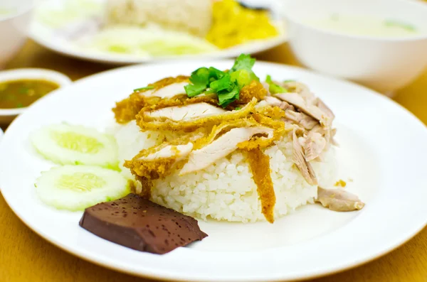 Jedzenie tajskie kurczak z ryżem. — Zdjęcie stockowe