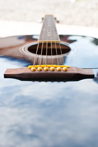 Деталь классической акустической гитары . — стоковое фото