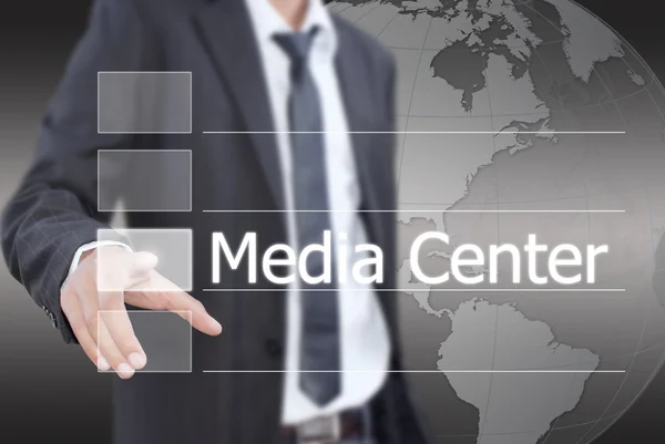 Empresario empujando Media Center palabra en una interfaz de pantalla táctil . —  Fotos de Stock