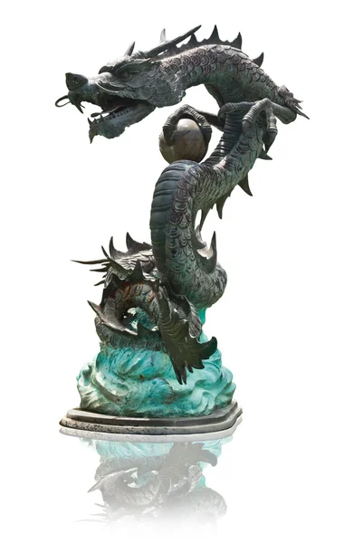 Kinesisk stil dragon staty isolerade. — Stockfoto