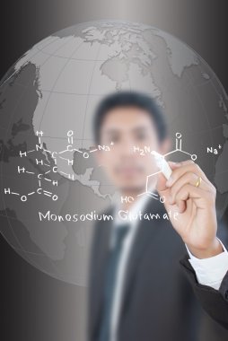 bilimsel bir formülle beyaz tahta üzerinde yazma öğretmen.