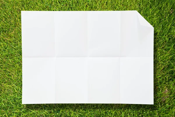 Blank white paper texture on the grass. — Stock Photo, Image