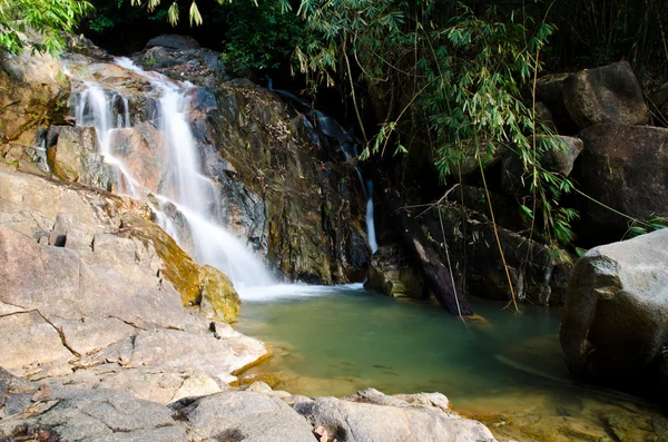 Cachoeira na Tailândia. — Fotografia de Stock