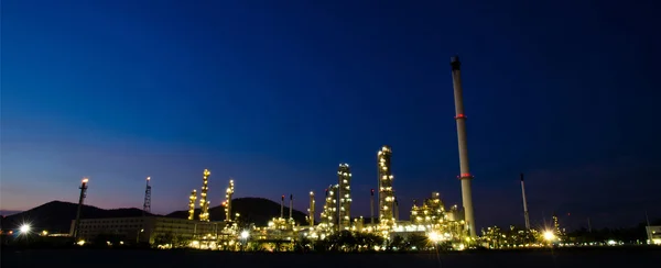 Petrochemical industry on sunset dark blue sky. — Stock Photo, Image