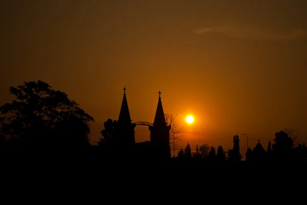 Pôr do sol com igreja . — Fotografia de Stock