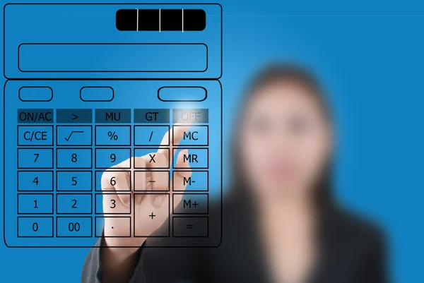 Senhora de negócios empurrando calculadora no quadro branco . — Fotografia de Stock