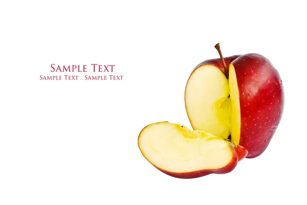 Färskt rött äpple isolerat på vita. — Stockfoto