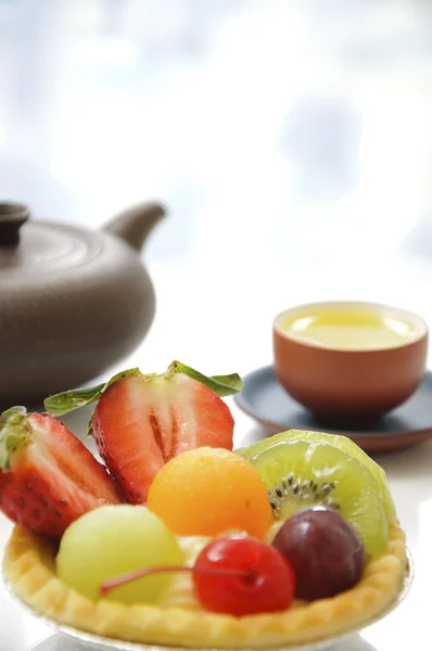 Frukt tårta och kinesiska te — Stockfoto