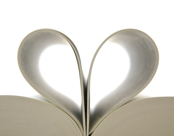 Livro com páginas abertas e forma de coração — Fotografia de Stock