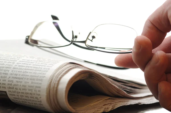 Carta da giornale e occhiali da vista — Foto Stock