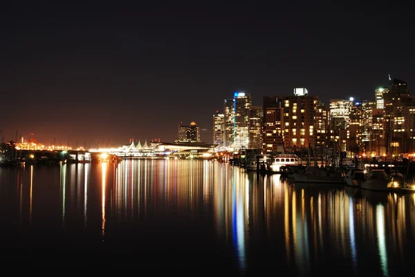 Ночная сцена в центре города в Стэнли-парке, Ванкувер, Канада — стоковое фото