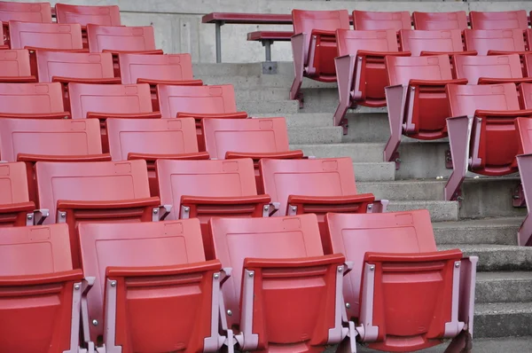 Ein Feld leerer Stadionsitze — Stockfoto