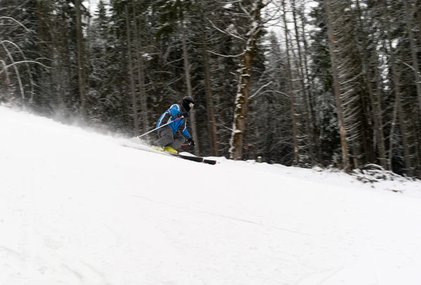 Skifahren in Bukovel — Stockfoto