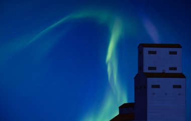 Kuzey ışıkları ve tahıl Asansör