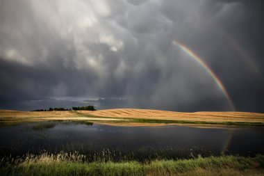 Saskatchewan fırtına gökkuşağı