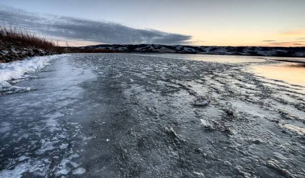 Formation de glace sur le lac — Photo