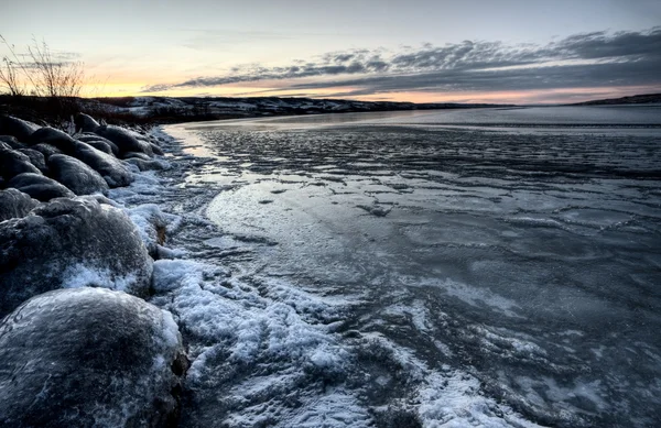 Формування льоду на озері — стокове фото