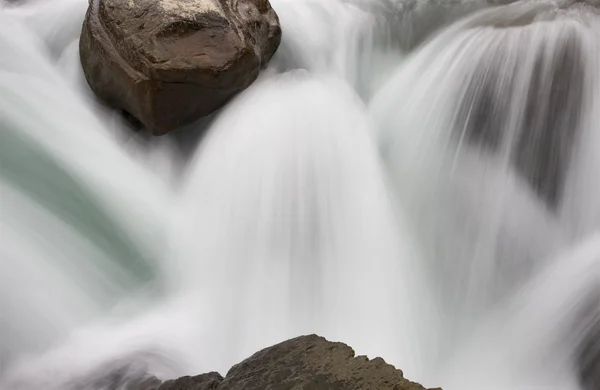 Водопад Санвапта Альберта Канада — стоковое фото