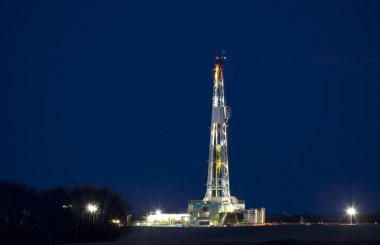 Night Shot Drilling Rig clipart