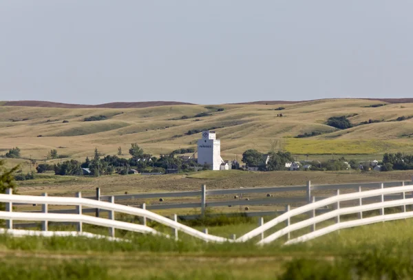 Prairie cidade com elevador — Fotografia de Stock