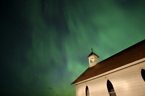 田舎の教会とノーザン ライト — ストック写真