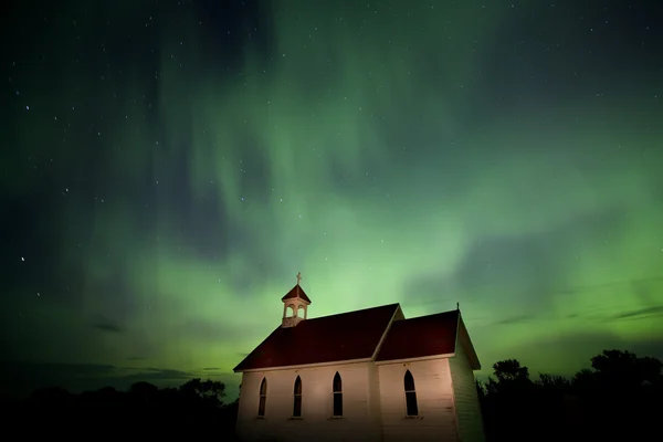 Iglesia campestre y auroras boreales —  Fotos de Stock